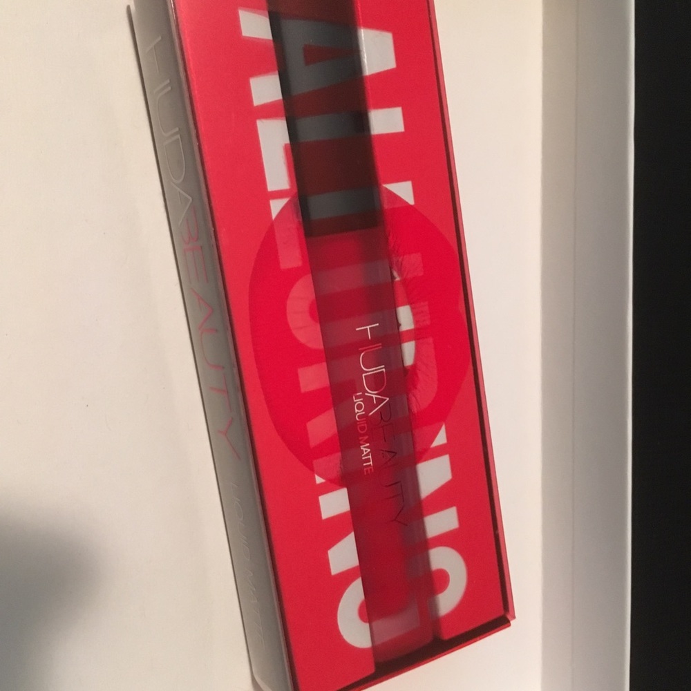 Huda Beauty Liquid Lip Matte